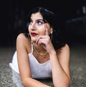 Meet your Posher, Gloria